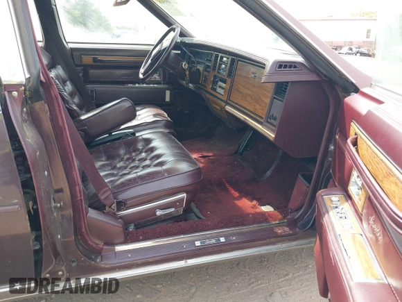 1985 Cadillac Seville z VIN 1G6KS6989FE821515, wystawiony jako IAAI lot #42009508 z przebiegiem 13 600 mil mil oraz . Historia ofert i sprzedaży dostępna na DreamBid. Obrazek 5.