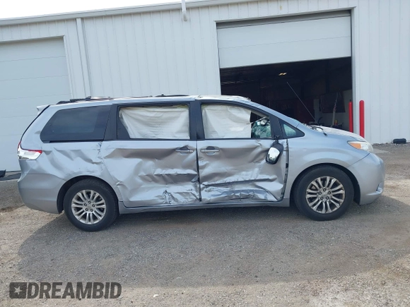 2012 Toyota Sienna XLE AAS z VIN 5TDYK3DC2CS233687, wystawiony jako IAAI lot #42148156 z przebiegiem 147 499 mil mil oraz . Historia ofert i sprzedaży dostępna na DreamBid. Obrazek 13.