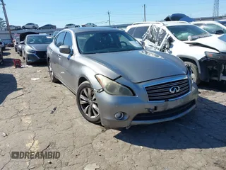 2012 Infiniti M z VIN JN1BY1AP3CM331819, wystawiony jako IAAI lot #41773311 z przebiegiem 321 644 mil mil oraz . Historia ofert i sprzedaży dostępna na DreamBid. Obrazek 1.