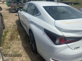 2019 Lexus ES 350 z VIN 58ABZ1B16KU002779, wystawiony jako Copart lot #54559805 z przebiegiem Nie podano mil oraz Czysty tytuł • Clean title. Historia ofert i sprzedaży dostępna na DreamBid. Obrazek 7.