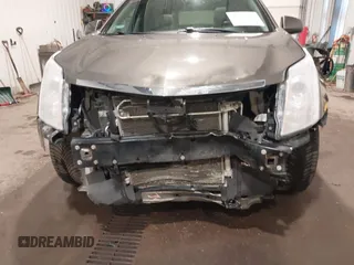2014 Cadillac SRX Performance Collection z VIN 3GYFNFE38ES578066, wystawiony jako IAAI lot #42153023 z przebiegiem 134 009 mil mil oraz . Historia ofert i sprzedaży dostępna na DreamBid. Obrazek 6.