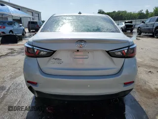 2019 Toyota Yaris L z VIN 3MYDLBYV7KY519027, wystawiony jako Copart lot #57104345 z przebiegiem Nie podano mil oraz Szkoda całkowita • Salvage title. Historia ofert i sprzedaży dostępna na DreamBid. Obrazek 6.