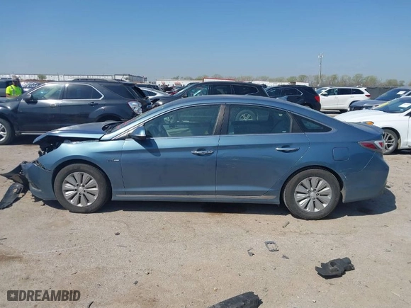 2016 Hyundai Sonata Hybrid SE with VIN KMHE24L1XGA040520, listed as a IAAI auction lot 41870666 with 55,186 mi miles. Bid and sale history available at carsss.com. Image 14.