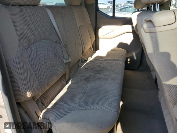 2008 Nissan Frontier SE z VIN 1N6AD07UX8C437464, wystawiony jako Copart lot #49346195 z przebiegiem 301 208 mil mil oraz Szkoda całkowita • Salvage title. Historia ofert i sprzedaży dostępna na DreamBid. Obrazek 10.