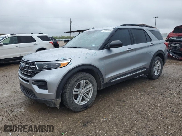 2022 Ford Explorer XLT z VIN 1FMSK7DH8NGA81304, wystawiony jako Copart lot #51003605 z przebiegiem 56 882 mil mil oraz Czysty tytuł • Clean title. Historia ofert i sprzedaży dostępna na DreamBid. Obrazek 1.