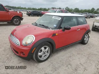 2009 MINI Hardtop z VIN WMWMF33599TU74384, wystawiony jako Copart lot #54820285 z przebiegiem 86 122 mil mil oraz Szkoda całkowita • Salvage title. Historia ofert i sprzedaży dostępna na DreamBid. Obrazek 1.