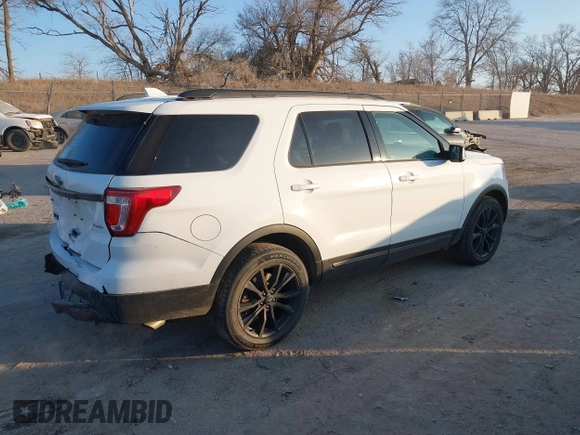 2017 Ford Explorer XLT z VIN 1FM5K8D84HGD21052, wystawiony jako IAAI lot #40819366 z przebiegiem 131 481 mil mil oraz . Historia ofert i sprzedaży dostępna na DreamBid. Obrazek 4.