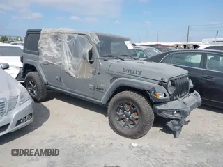 2020 Jeep Wrangler Unlimited Sport z VIN 1C4HJXDM8LW318679, wystawiony jako IAAI lot #39315237 z przebiegiem 35 699 mil mil oraz . Historia ofert i sprzedaży dostępna na DreamBid. Obrazek 1.