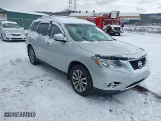 2015 Nissan Pathfinder Platinum with VIN 5N1AR2MM1FC675197, listed as a IAAI auction lot 41595067 with 96,135 mi miles. Bid and sale history available at carsss.com. Image 1.