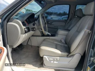 2008 Chevrolet Avalanche 3LT z VIN 3GNEC120X8G262669, wystawiony jako Copart lot #63563495 z przebiegiem 301 581 mil mil oraz Szkoda całkowita • Salvage title. Historia ofert i sprzedaży dostępna na DreamBid. Obrazek 7.