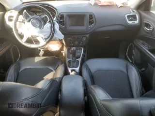 2019 Jeep Compass Latitude z VIN 3C4NJDBB5KT776588, wystawiony jako Copart lot #63143405 z przebiegiem 55 359 mil mil oraz Szkoda całkowita • Salvage title. Historia ofert i sprzedaży dostępna na DreamBid. Obrazek 8.