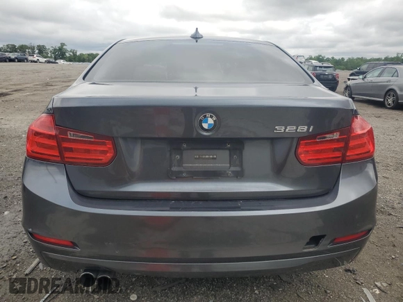 2013 BMW 3 Series 328i z VIN WBA3C1G59DNR48978, wystawiony jako Copart lot #56467365 z przebiegiem 95 950 mil mil oraz Szkoda całkowita • Salvage title. Historia ofert i sprzedaży dostępna na DreamBid. Obrazek 6.