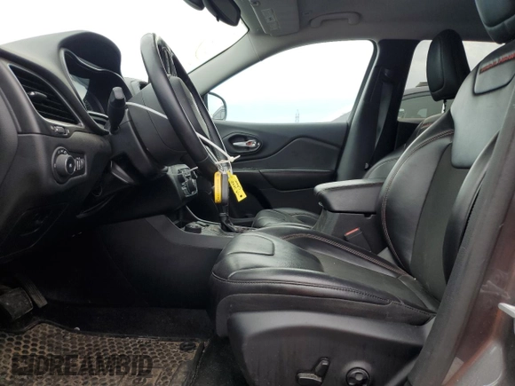 2019 Jeep Cherokee Trailhawk with VIN 1C4PJMBX0KD361639, listed as a Copart auction lot 60549865 with 95,888 mi miles and Salvage title. Bid and sale history available at DreamBid. Image 7.