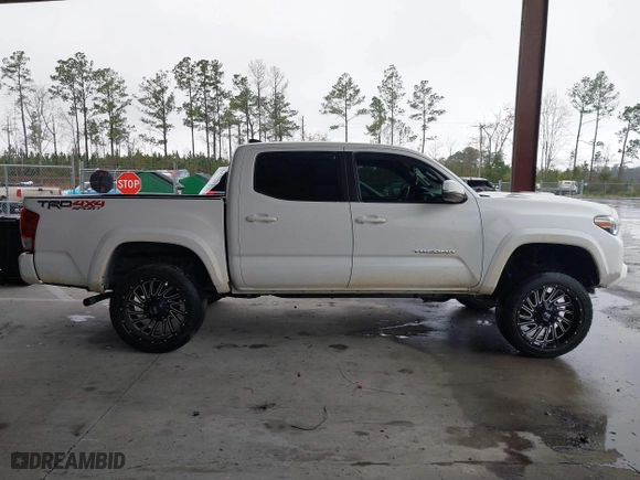 2016 Toyota Tacoma SR with VIN 5TFCZ5AN3GX039919, listed as a IAAI auction lot 41607382 with 107,703 mi miles. Bid and sale history available at carsss.com. Image 13.