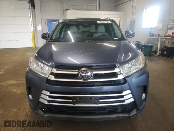 2017 Toyota Highlander XLE with VIN 5TDJZRFH4HS425659, listed as a Copart auction lot 59679785 with 170,593 mi miles and Salvage title. Bid and sale history available at DreamBid. Image 5.