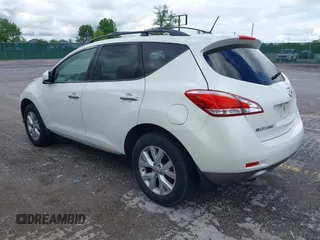 2011 Nissan Murano SL z VIN JN8AZ1MW5BW184239, wystawiony jako IAAI lot #42189705 z przebiegiem 136 432 mil mil oraz . Historia ofert i sprzedaży dostępna na DreamBid. Obrazek 3.