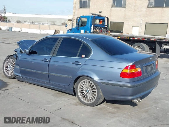 2003 BMW 3 Series 330i with VIN WBAEV53453KM03321, listed as a IAAI auction lot 41134433 with 186,586 mi miles. Bid and sale history available at carsss.com. Image 3.