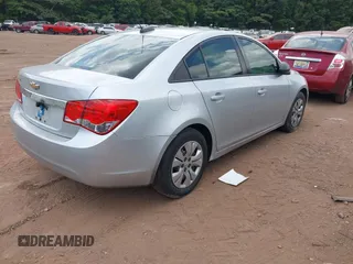 2015 Chevrolet Cruze LS z VIN 1G1PA5SH5F7122535, wystawiony jako IAAI lot #42437391 z przebiegiem 167 747 mil mil oraz . Historia ofert i sprzedaży dostępna na DreamBid. Obrazek 4.