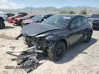 2024 Tesla Model Y Long Range z VIN 7SAYGDEE6RF074728, wystawiony jako Copart lot #58555535 z przebiegiem 8 903 mil mil oraz Szkoda całkowita • Salvage title. Historia ofert i sprzedaży dostępna na DreamBid. Obrazek 1.