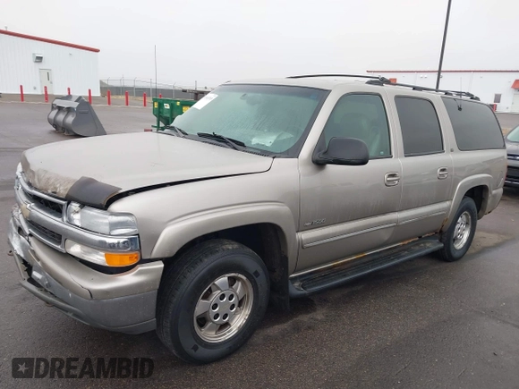 2000 Chevrolet Suburban LT with VIN 3GNFK16T7YG210170, listed as a IAAI auction lot 41665395 with 215,517 mi miles. Bid and sale history available at carsss.com. Image 2.