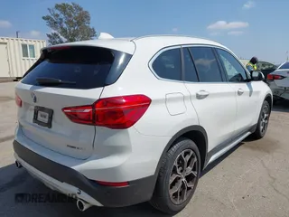 2021 BMW X1 sDrive28i z VIN WBXJG7C01M3M73496, wystawiony jako IAAI lot #42132005 z przebiegiem 23 278 mil mil oraz . Historia ofert i sprzedaży dostępna na DreamBid. Obrazek 4.