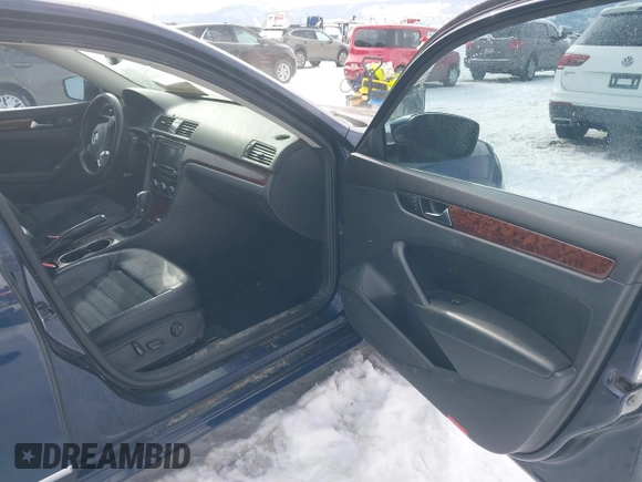 2013 Volkswagen Passat SEL Premium z VIN 1VWCP7A32DC089517, wystawiony jako IAAI lot #41546511 z przebiegiem 149 067 mil mil oraz . Historia ofert i sprzedaży dostępna na DreamBid. Obrazek 5.