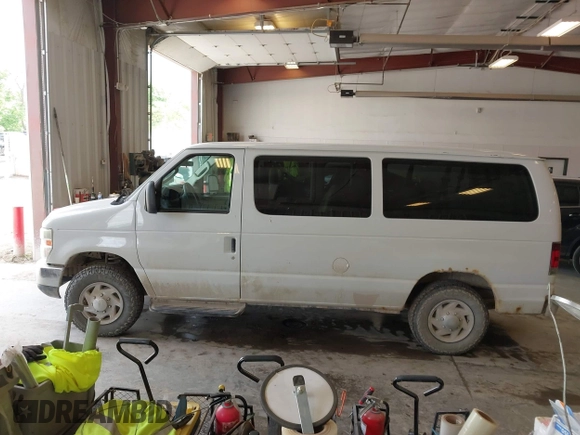 2010 Ford Econoline Passenger XL z VIN 1FBNE3BLXADA34381, wystawiony jako IAAI lot #42360257 z przebiegiem 211 639 mil mil oraz . Historia ofert i sprzedaży dostępna na DreamBid. Obrazek 14.