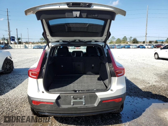 2024 Volvo XC40 Plus z VIN YV4ER3XL3R2240719, wystawiony jako Copart lot #43649755 z przebiegiem 1 281 mil mil oraz Szkoda całkowita • Salvage title. Historia ofert i sprzedaży dostępna na DreamBid. Obrazek 6.