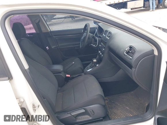 2011 Volkswagen Jetta SE with VIN 3VWPX7AJ5BM601475, listed as a IAAI auction lot 42633458 with Not provided miles and . Bid and sale history available at DreamBid. Image 5.