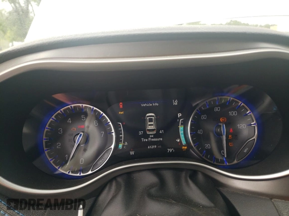 2021 Chrysler Pacifica Touring L with VIN 2C4RC1BGXMR559226, listed as a Copart auction lot 59515235 with 61,219 mi miles and Salvage title. Bid and sale history available at DreamBid. Image 9.