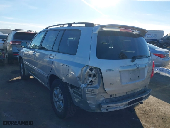 2002 Toyota Highlander with VIN JTEGF21A020069687, listed as a IAAI auction lot 38327598 with 178,401 mi miles. Bid and sale history available at carsss.com. Image 3.