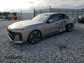 2024 BMW 7 Series 740i z VIN WBA23EH08RCS95536, wystawiony jako Copart lot #52499895 z przebiegiem 3 826 mil mil oraz Nie do naprawy • Non repairable. Historia ofert i sprzedaży dostępna na DreamBid. Obrazek 1.