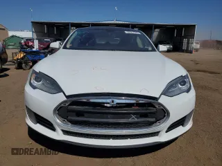 2013 Tesla Model S z VIN 5YJSA1DN0DFP08094, wystawiony jako Copart lot #60047045 z przebiegiem 137 434 mil mil oraz Szkoda całkowita • Salvage title. Historia ofert i sprzedaży dostępna na DreamBid. Obrazek 5.