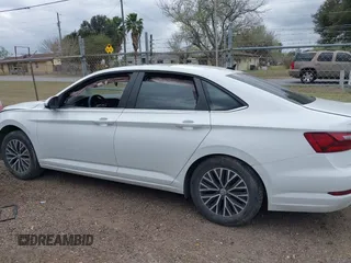 2021 Volkswagen Jetta S z VIN 3VWC57BU0MM085171, wystawiony jako IAAI lot #41688704 z przebiegiem 38 856 mil mil oraz . Historia ofert i sprzedaży dostępna na DreamBid. Obrazek 14.