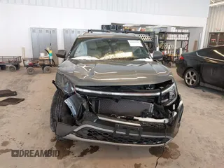2024 Volkswagen Atlas SE z VIN 1V2LE2CA2RC223746, wystawiony jako IAAI lot #41609344 z przebiegiem 14 633 mil mil oraz . Historia ofert i sprzedaży dostępna na DreamBid. Obrazek 13.