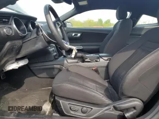 2022 Ford Mustang EcoBoost z VIN 1FA6P8TH6N5111321, wystawiony jako Copart lot #55021925 z przebiegiem 58 149 mil mil oraz Szkoda całkowita • Salvage title. Historia ofert i sprzedaży dostępna na DreamBid. Obrazek 7.