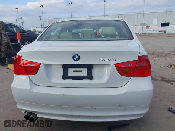 2011 BMW 3 Series 328i xDrive with VIN WBAPK7C50BA970837, listed as a IAAI auction lot 41224747 with 152,125 mi miles. Bid and sale history available at carsss.com. Image 17.