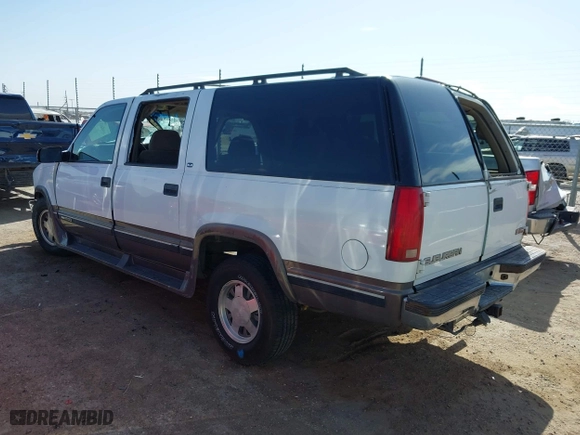 1998 GMC Suburban with VIN 1GKEC16RXWJ731468, listed as a IAAI auction lot 41945613 with 236,854 mi miles. Bid and sale history available at carsss.com. Image 3.