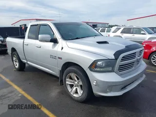 2015 Ram 1500 Sport z VIN 1C6RR7HT2FS545545, wystawiony jako IAAI lot #40477491 z przebiegiem 231 239 mil mil oraz . Historia ofert i sprzedaży dostępna na DreamBid. Obrazek 1.