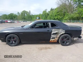 2011 Dodge Challenger z VIN 2B3CJ4DG1BH510981, wystawiony jako IAAI lot #42354382 z przebiegiem 129 050 mil mil oraz . Historia ofert i sprzedaży dostępna na DreamBid. Obrazek 15.