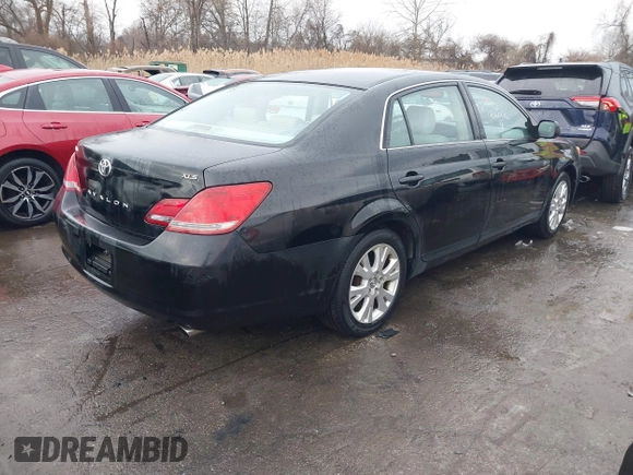 2008 Toyota Avalon XL with VIN 4T1BK36B18U315127, listed as a IAAI auction lot 41360176 with 189,343 mi miles. Bid and sale history available at carsss.com. Image 4.