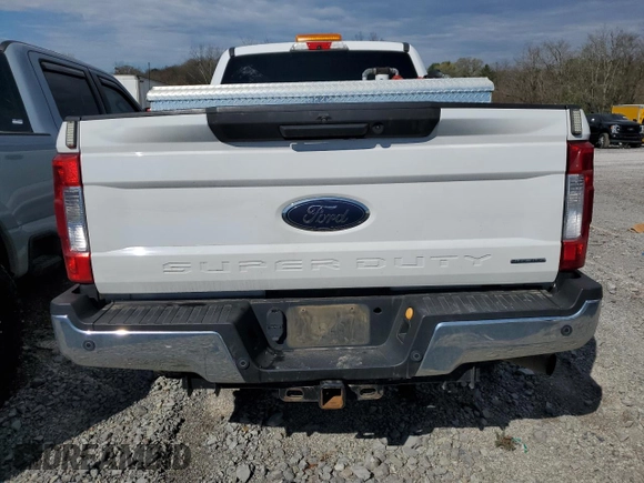 2018 Ford F-250 XL z VIN 1FT7W2B61JEB98361, wystawiony jako Copart lot #48958705 z przebiegiem 187 094 mil mil oraz Szkoda całkowita • Salvage title. Historia ofert i sprzedaży dostępna na DreamBid. Obrazek 6.