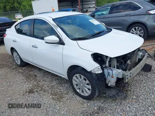 2019 Nissan Versa SV z VIN 3N1CN7APXKL831677, wystawiony jako IAAI lot #42277798 z przebiegiem 109 754 mil mil oraz . Historia ofert i sprzedaży dostępna na DreamBid. Obrazek 1.
