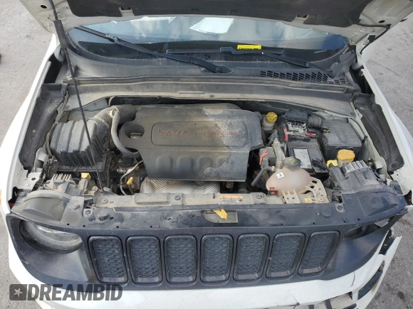 2020 Jeep Renegade Altitude with VIN ZACNJABB2LPL31651, listed as a Copart auction lot 68402614 with 135,031 mi miles and Salvage Title. Bid and sale history available at DreamBid. Image 14.