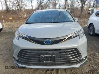 2022 Toyota Sienna XLE Woodland Edition with VIN 5TDASKFC7NS050054, listed as a Copart auction lot 88733845 with 29,839 mi miles and Salvage Title. Bid and sale history available at carsss.com. Image 5.