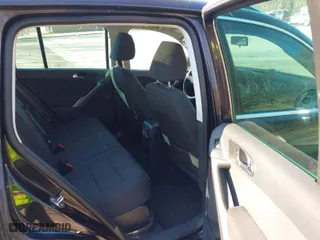 2009 Volkswagen Tiguan S with VIN WVGAV75N69W509504, listed as a IAAI auction lot 41881323 with 83,435 mi miles. Bid and sale history available at carsss.com. Image 8.