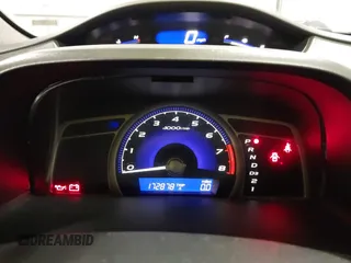 2009 Honda Civic LX z VIN 2HGFA16559H320179, wystawiony jako IAAI lot #41793459 z przebiegiem 172 878 mil mil oraz . Historia ofert i sprzedaży dostępna na DreamBid. Obrazek 7.