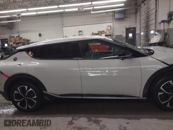 2022 Kia EV6 Wind z VIN KNDC3DLC5N5088331, wystawiony jako IAAI lot #41683097 z przebiegiem 37 380 mil mil oraz . Historia ofert i sprzedaży dostępna na DreamBid. Obrazek 14.