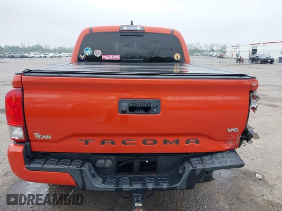 2017 Toyota Tacoma SR5 z VIN 5TFAZ5CN3HX050456, wystawiony jako IAAI lot #41919025 z przebiegiem 131 562 mil mil oraz . Historia ofert i sprzedaży dostępna na DreamBid. Obrazek 16.