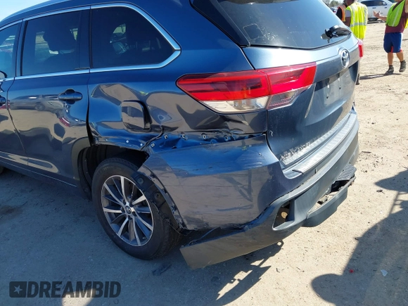 2017 Toyota Highlander XLE with VIN 5TDKZRFH2HS526283, listed as a IAAI auction lot 41669159 with 122,112 mi miles and . Bid and sale history available at DreamBid. Image 6.